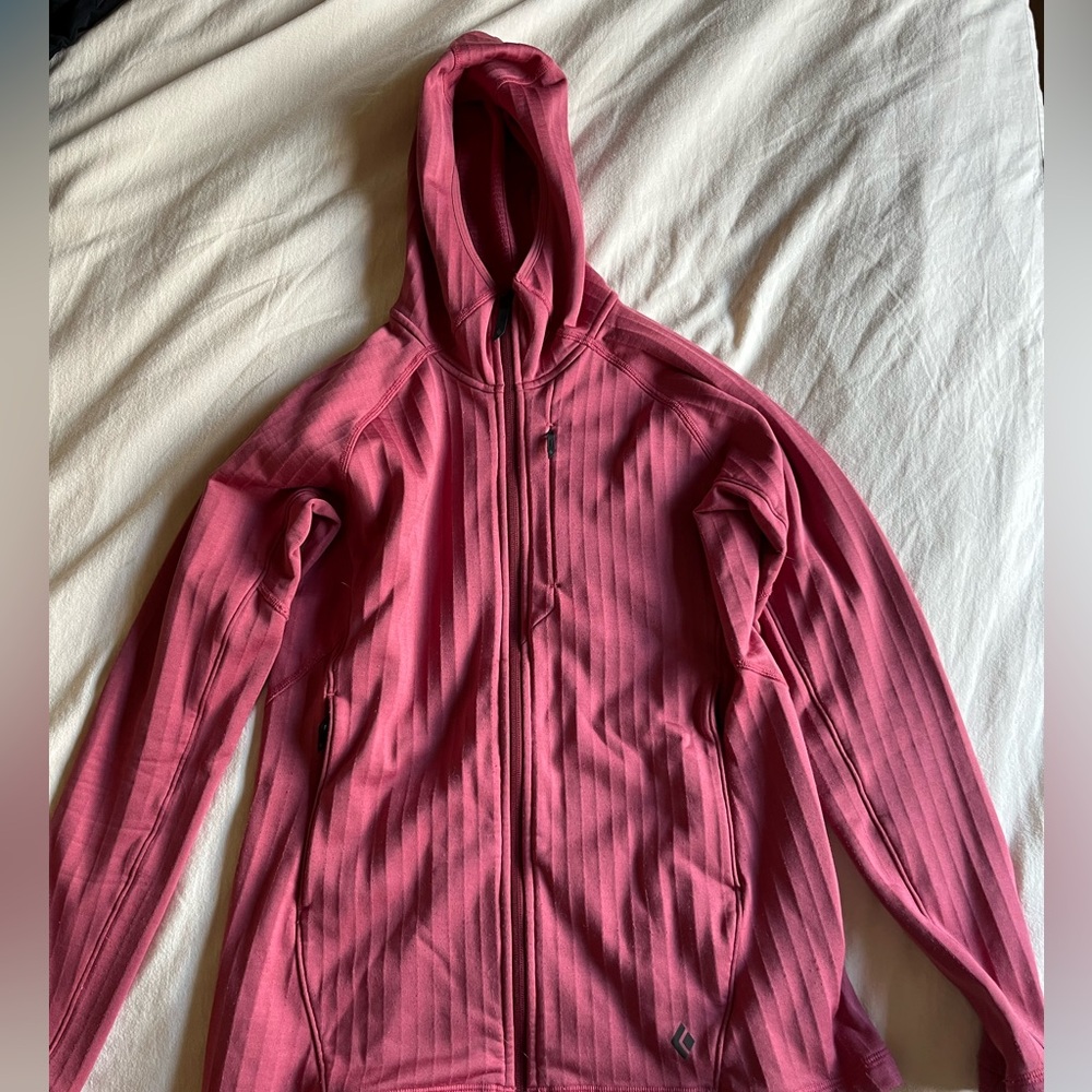 Women’s medium pink black diamond fleece hoodie